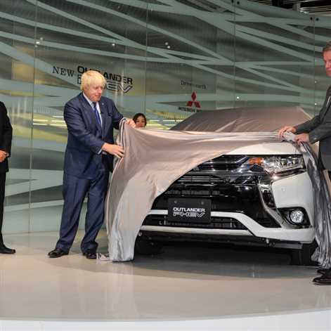 Burmistrz Londynu prezentuje nowe Mitsubishi Outlander PHEV